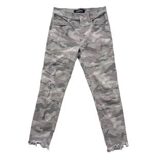 Express woman’s camo stretch jeans high rise 2
